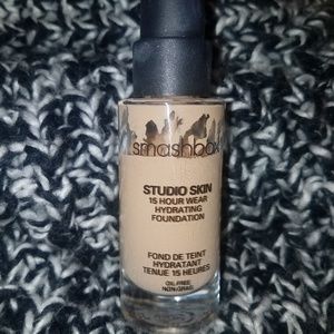 SMASHBOX studio skin liquid foundation